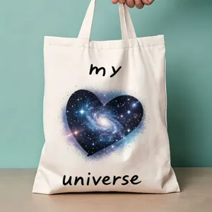 Detailansicht der weißen Stofftasche mit galaktischem Herzprint und cooler Beschriftung.