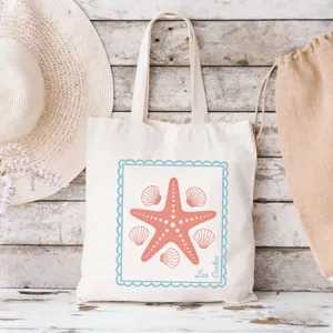 Weisse Segeltuchtasche mit Strand Seestern und Muschel Grafikprint fuer Alltag und Reisen.