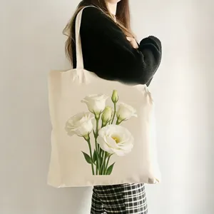 Leinwand Tragetasche Detail zeigt den eleganten weissen Blumenrucksack und robusten Stoff.