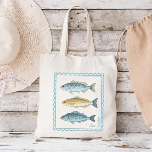 Leinwand Tragetasche mit Vintage Fischdruck, stylische Freizeittasche für Strand und Alltag.
