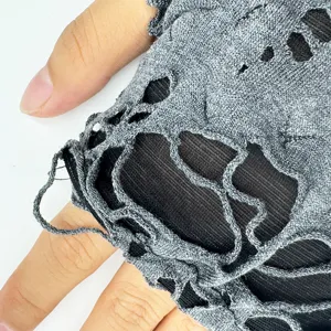 Gants longs dechires Halloween punk grunge manches sans doigts cosplay vue de detail