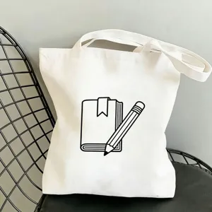 Einfache weiße Canvas-Tragetasche mit Buch- und Stiftgrafik, ideal für den täglichen Schulgebrauch.