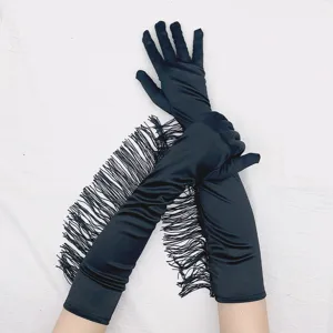 Schwarze Satin Lange Fransen Handschuhe Detailaufnahme für Party und Tanzvorführung.