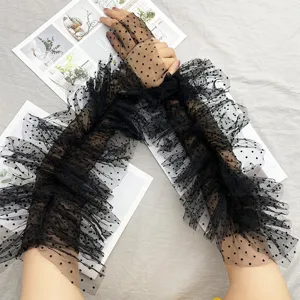 Eleganti guanti lunghi neri in tulle a pois con volant per matrimoni e feste.