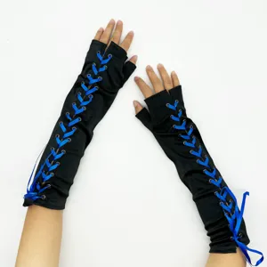 Gants longs noirs sans doigts avec lacets de ruban bleu, vue détaillée du design cosplay.