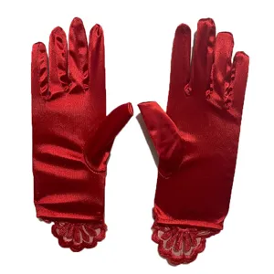 Rote Satin-Spitzen-Brauthandschuhe Detailaufnahme für traditionelle Hochzeitsfotografie.