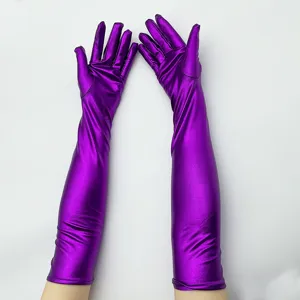 Longs gants de costume metalliques violets pour spectacle sur scene et defile adulte.