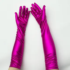Gants longs métalliques fuchsia, accessoires de costume en cuir verni brillant pour femmes.