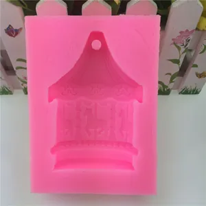 Rosa Silikon Karussell Form mit Aufhaengung, ideal fuer DIY Gips Dekoration und Harz.