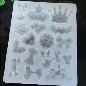 Siliconen mal detail met verschillende schattige ontwerpen zoals kronen, strikken en vleugels.