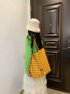 Summer yellow plaid canvas tote bag, casual daily shoulder bag for women commuting shopping.