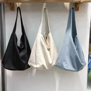 Details of the winter woolen slouchy large capacity shoulder tote bag for daily commuting.