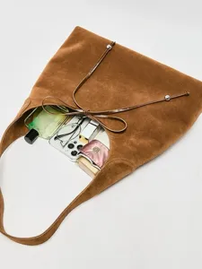 Retro Wildleder Umhängetasche für Damen, minimalistische Hobo-Tasche mit Kordelzug.