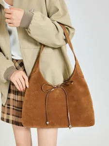 Braune Wildleder Umhängetasche, vintage minimalistische Hobo Tasche mit Schleife.