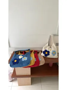 Summer casual floral embroidered knitted shoulder bag, large capacity woven tote bag for women.
