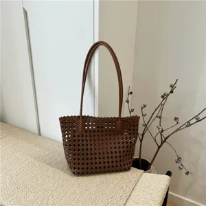 Sac cabas tissé marron pour femmes, grand sac à épaule décontracté, sac panier élégant et chic.