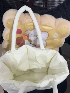 Autumn winter large capacity white padded shoulder bag, casual tote bag for women daily commute.