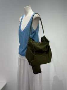 Borsa a tracolla morbida in nylon verde grande capacità casual borsa shopping giornaliera.
