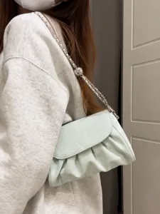 Trendy pleated cloud shoulder bag, stylish underarm crossbody bag for women, fashion daily use.