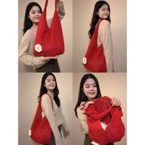 Détails du sac cabas rouge en crochet avec jolie fleur blanche et design ajouré décontracté.
