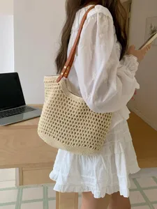 Borsa shopper in paglia intrecciata beige da donna, elegante borsa a spalla per spiaggia e lavoro.