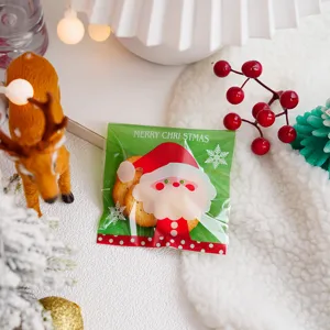 Weihnachten Süßigkeiten Verpackung Beutel grün Weihnachtsmann Muster Keks Detail Ansicht