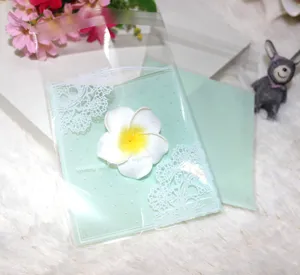 Mintgroene kant geschenk zelfklevende verpakkingszak detailweergave, ideaal voor sieraden.