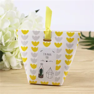 Boîte à Bonbons en Papier Oreiller Tulipe Florale Géométrique Abstraite Avec Ruban de Satin Jaune Étiquette Carte de Remerciement Mini Emballage Boîte Cadeau