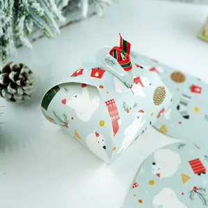 Boîte cadeau ours polaire bleu clair style nordique vue détaillée pour biscuits pâtisseries.