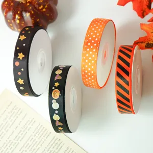 Halloween lintenset met pompoen en ster patronen voor feestelijke geschenkverpakking.