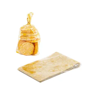 Bolsas transparentes para galletas con patrón floral amarillo, detalle de impresión.