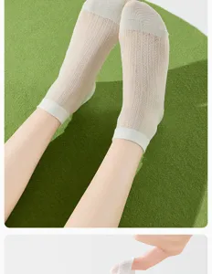 Women's summer thin breathable mesh short socks, cool ice silk invisible socks for daily wear.