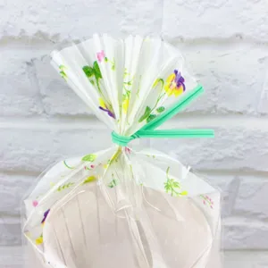 Colorful PE twist ties for bread bags and candy packaging, secure wire ties for gift sealing.