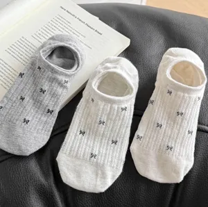 Calzini fantasmino in rete traspirante da donna, grazioso design con fiocco, perfetti per l'estate.