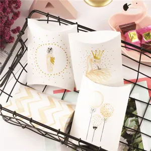 Boîtes cadeaux oreiller de style nordique pour fêtes, bonbons et biscuits avec dorure or.