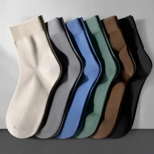 Men's Mid-Tube Sports Socks Breathable Deodorizing Polyester Solid Color Letter Print Casual Crew Socks For Daily Wear