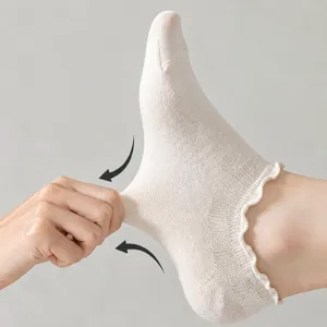 Breathable shallow invisible cotton socks with cute ruffle edge and anti-slip heel.