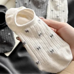 Calzini da donna a taglio basso traspiranti estivi in rete con piccoli fiocchi graziosi