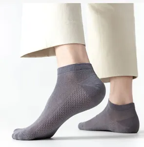Men summer breathable mesh low-cut boat socks, solid dark gray short socks detail view.
