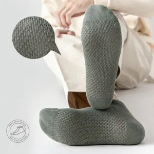 Summer breathable mesh low cut boat socks for men, solid color casual short cotton socks.
