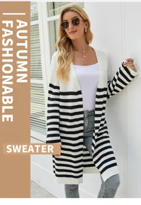 Vue détaillée du cardigan pull long et décontracté à rayures avec design ouvert pour femmes.