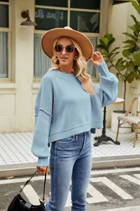 Casual loose short pullover sweater, stylish long sleeve crewneck knitwear in light blue.