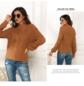Brauner Zopfmuster Rollkragen Pullover mit langen Ärmeln und bequemer Passform für Damen.