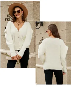 Comodo cardigan pullover bianco soffice con scollo a V maniche a palloncino e bottoni.