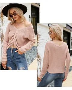 Jersey elegante de punto gofrado rosa con cuello en V, cordón ajustable y mangas largas.