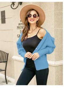 Elegante cardigan in maglia soffice blu da donna, con scollo a V e morbida consistenza autunnale.