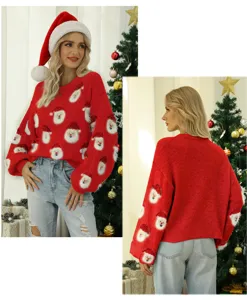 Vista detallada del suéter de Navidad rojo con patrón tejido de Papá Noel para invierno.