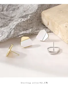 Boucles d'oreilles clous géométriques irrégulières en argent sterling 925 nacré.
