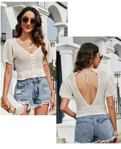 Vue détaillée du haut en tricot ajouré à dos nu sexy, mettant en valeur la texture.