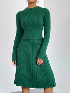 Elegant green knitted two-piece sweater and skirt set, slim fit for autumn and winter.